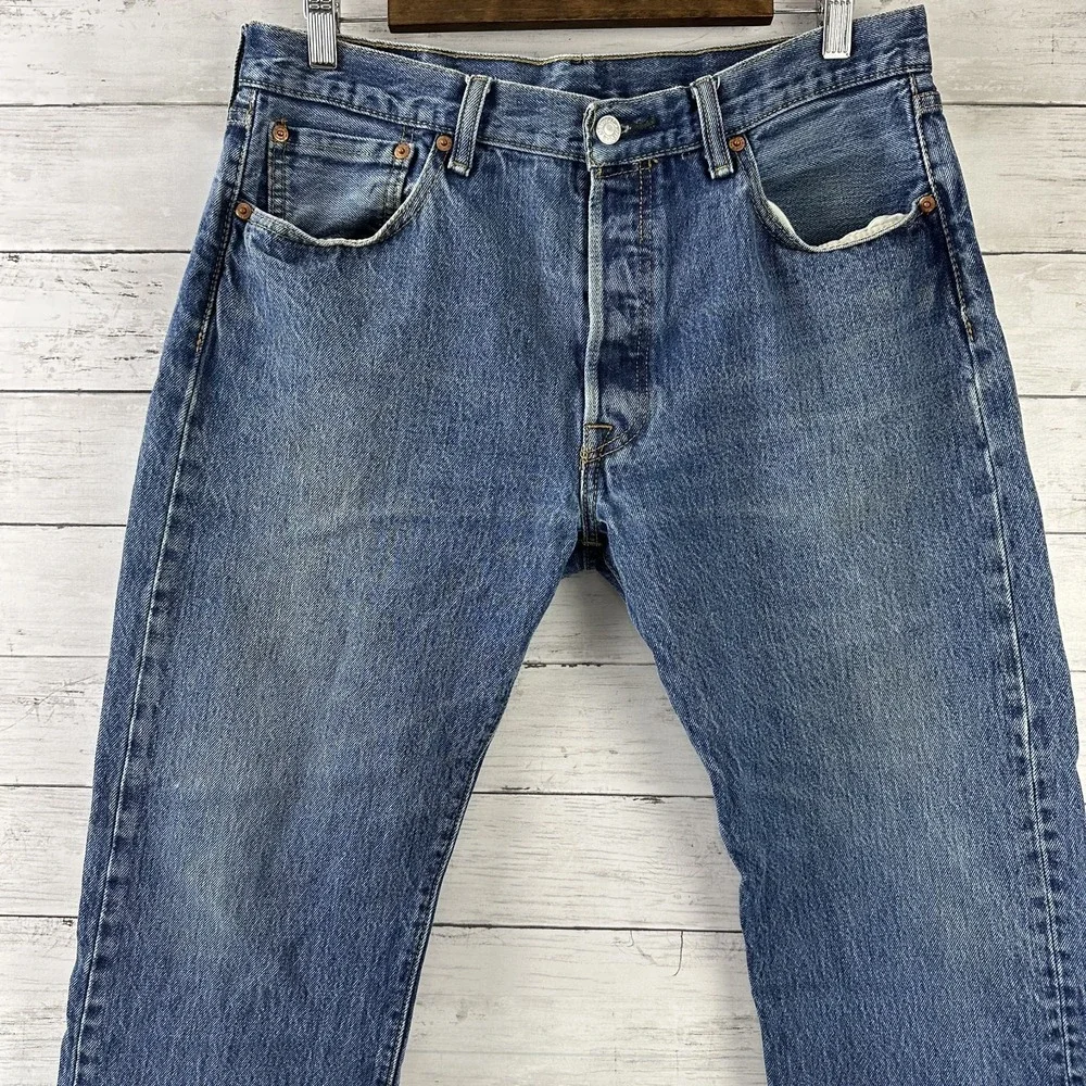 Levis 501 Denim Mens Jeans 34x30 blue Straight fit button fly (Measures 33X28.5)